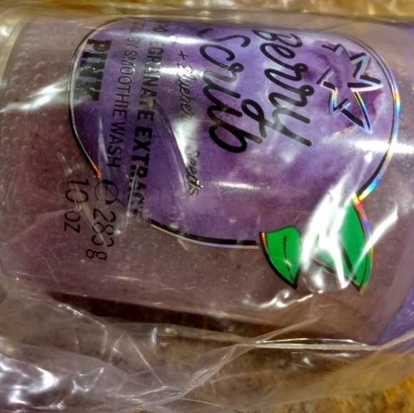 💜VS PINK BODY SCRUB💜 - Picture 3 of 4